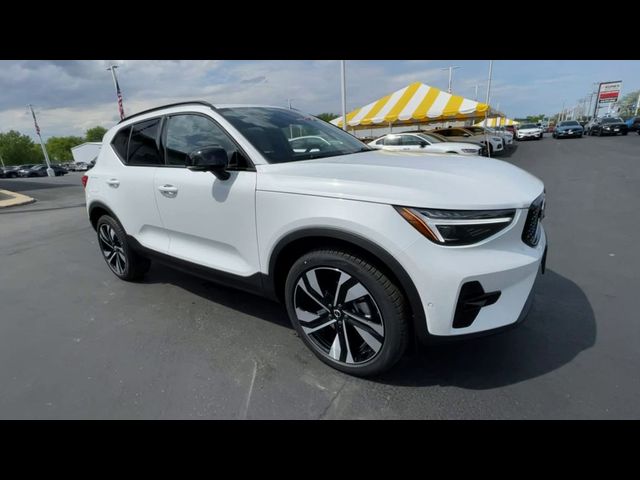 2024 Volvo XC40 Plus Dark Theme