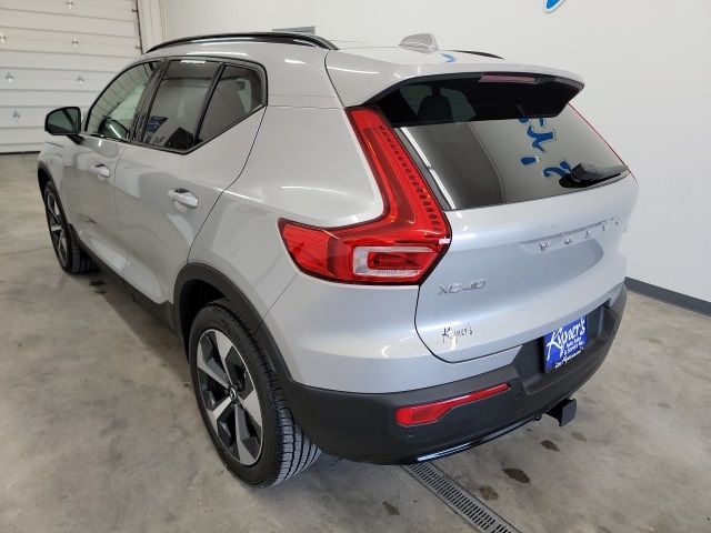 2024 Volvo XC40 Plus Dark Theme