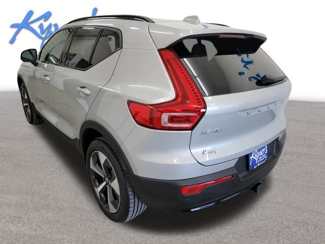 2024 Volvo XC40 Plus Dark Theme