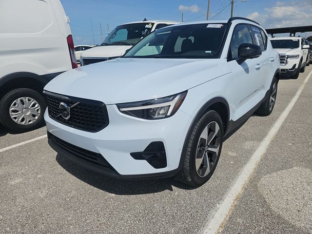 2024 Volvo XC40 Plus Dark Theme