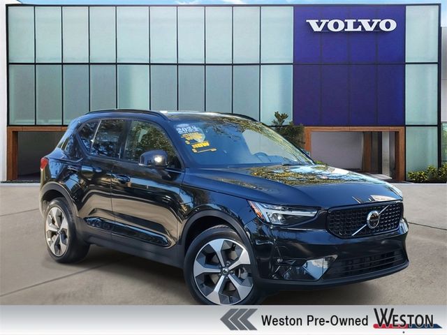 2024 Volvo XC40 Plus Dark Theme