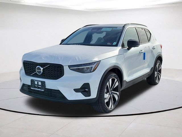 2024 Volvo XC40 Plus Dark Theme