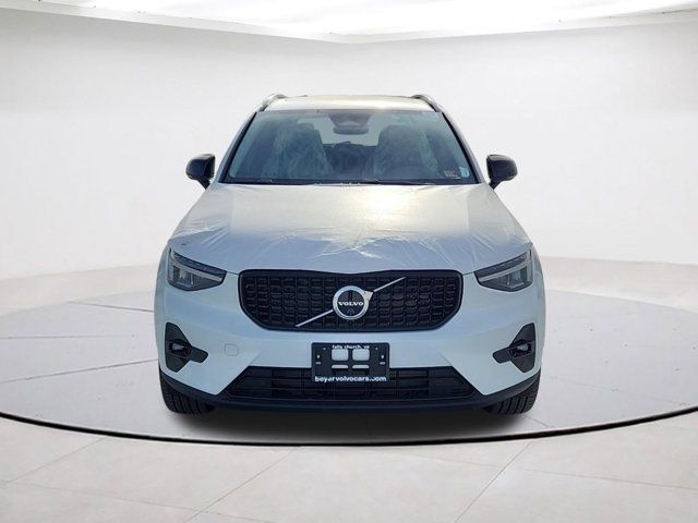 2024 Volvo XC40 Plus Dark Theme