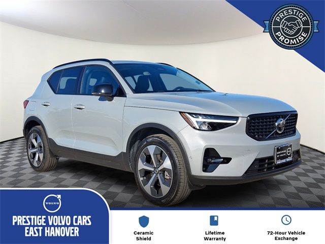 2024 Volvo XC40 Plus Dark Theme