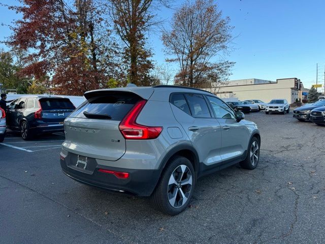 2024 Volvo XC40 Plus Dark Theme