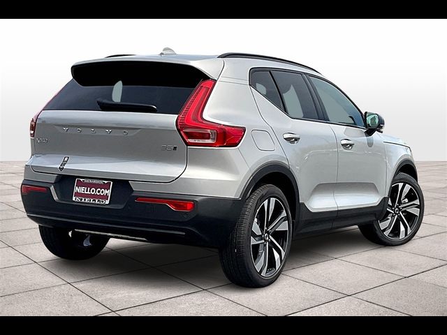 2024 Volvo XC40 Plus Dark Theme