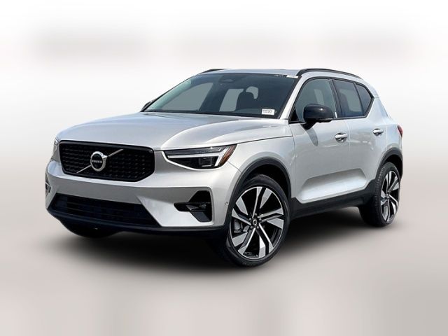 2024 Volvo XC40 Plus Dark Theme