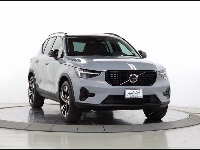 2024 Volvo XC40 Plus Dark Theme