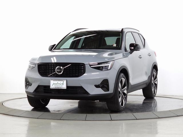 2024 Volvo XC40 Plus Dark Theme