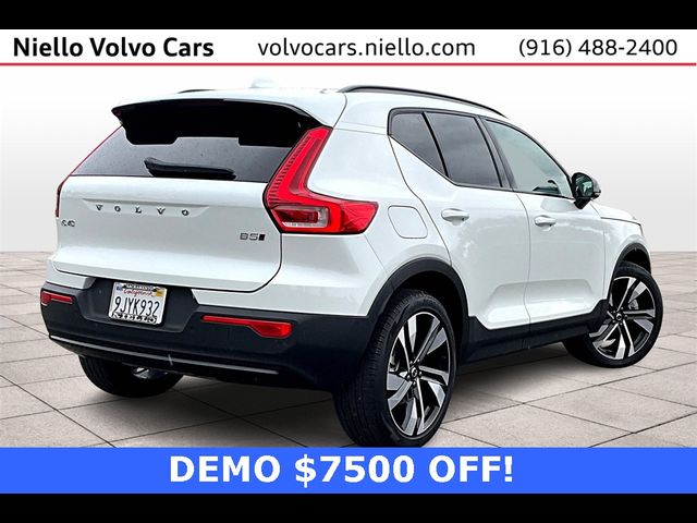 2024 Volvo XC40 Plus Dark Theme