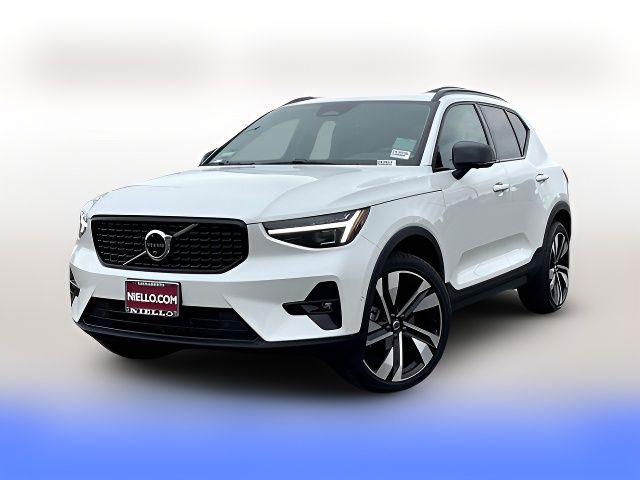 2024 Volvo XC40 Plus Dark Theme