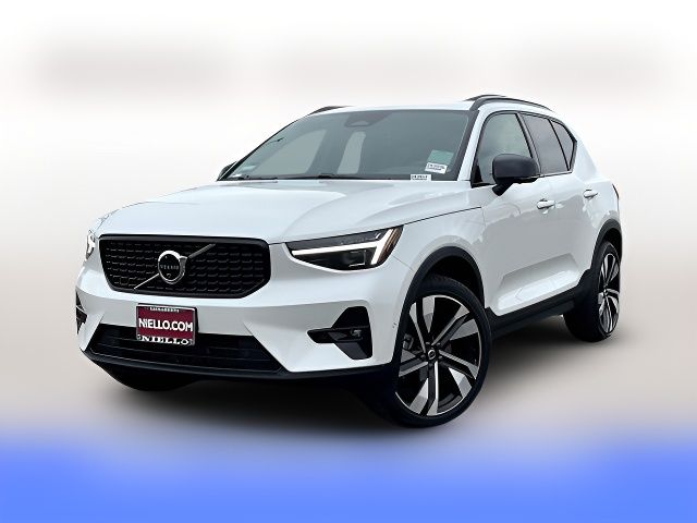 2024 Volvo XC40 Plus Dark Theme