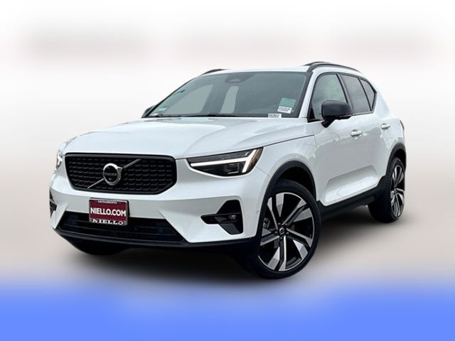 2024 Volvo XC40 Plus Dark Theme