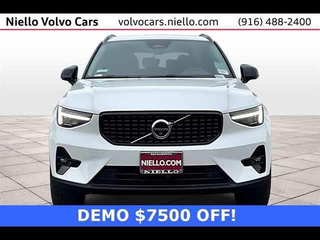 2024 Volvo XC40 Plus Dark Theme