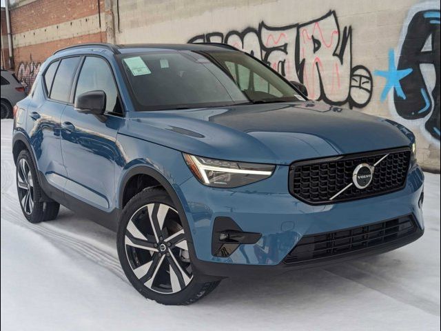 2024 Volvo XC40 Plus Dark Theme