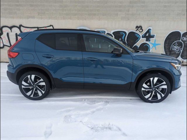 2024 Volvo XC40 Plus Dark Theme