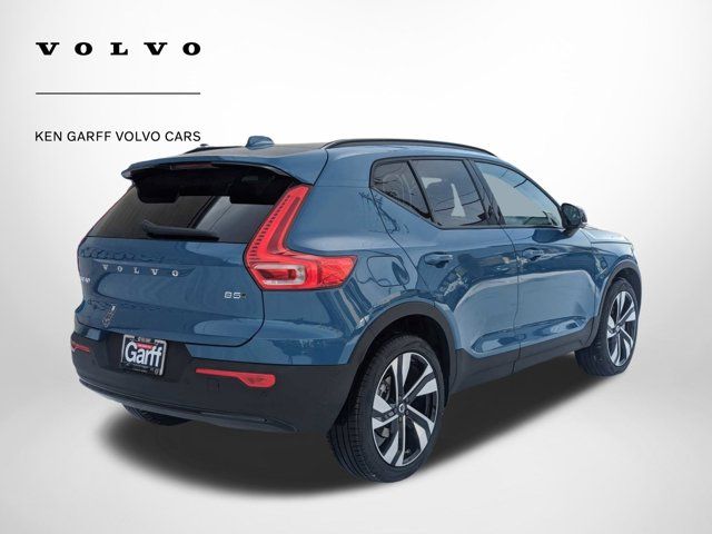 2024 Volvo XC40 Plus Dark Theme