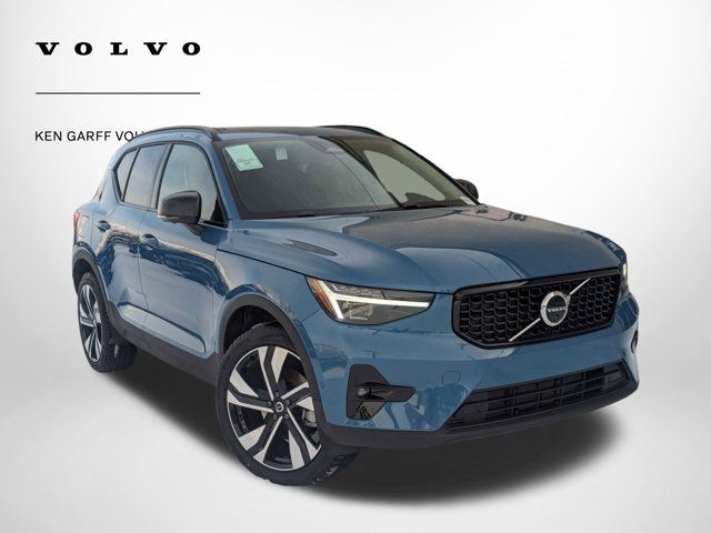 2024 Volvo XC40 Plus Dark Theme