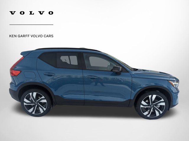 2024 Volvo XC40 Plus Dark Theme