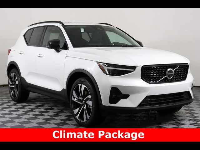 2024 Volvo XC40 Plus Dark Theme