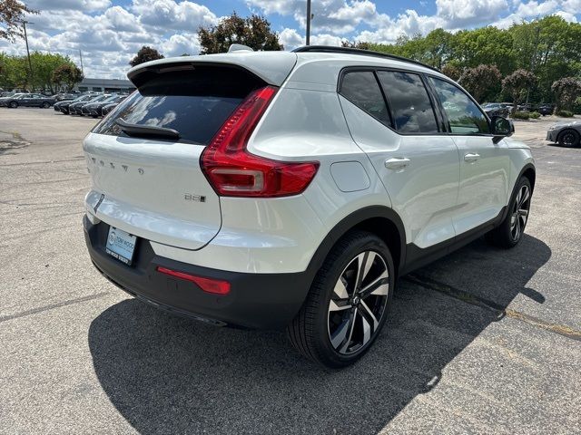 2024 Volvo XC40 Plus Dark Theme