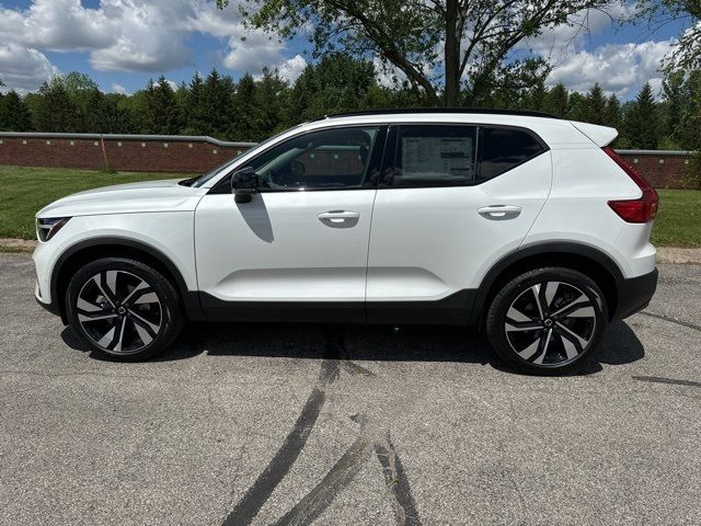 2024 Volvo XC40 Plus Dark Theme