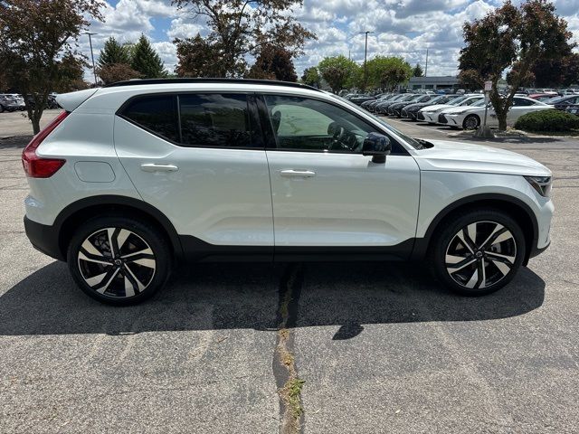 2024 Volvo XC40 Plus Dark Theme