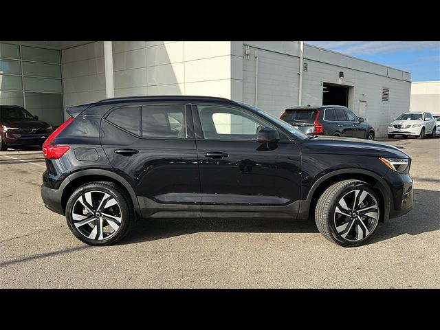 2024 Volvo XC40 Plus Dark Theme