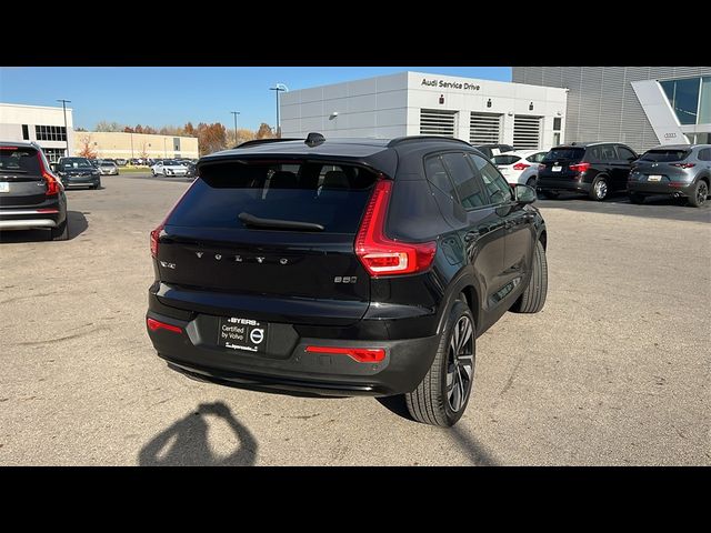 2024 Volvo XC40 Plus Dark Theme