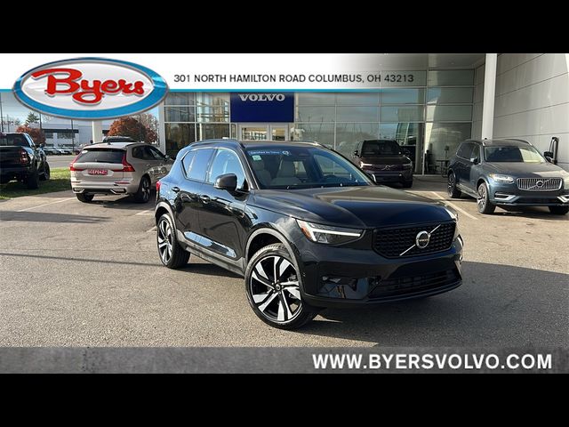 2024 Volvo XC40 Plus Dark Theme