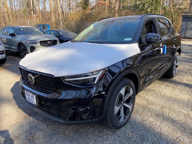 2024 Volvo XC40 Plus Dark Theme