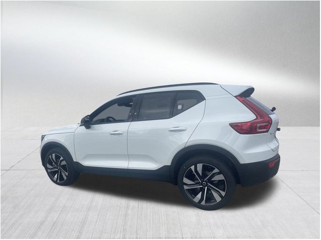 2024 Volvo XC40 Plus Dark Theme