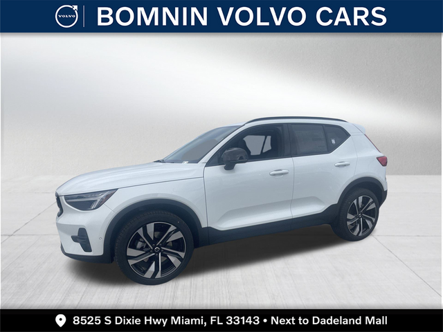 2024 Volvo XC40 Plus Dark Theme