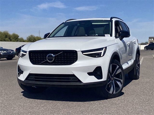 2024 Volvo XC40 Plus Dark Theme