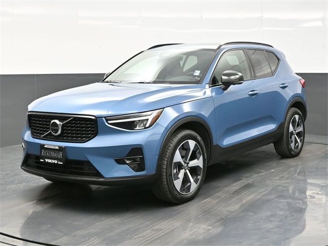 2024 Volvo XC40 Plus Dark Theme