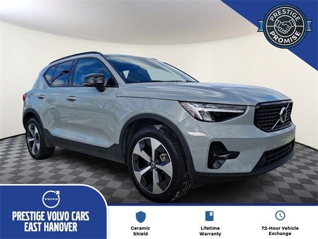 2024 Volvo XC40 Plus Dark Theme