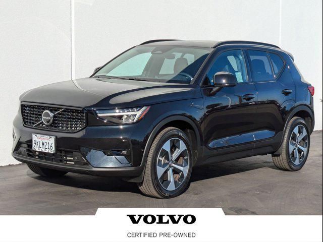 2024 Volvo XC40 Plus Dark Theme