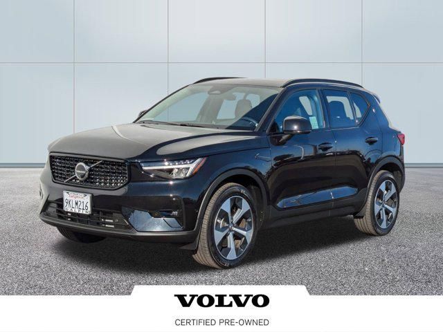 2024 Volvo XC40 Plus Dark Theme