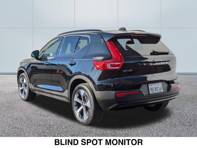 2024 Volvo XC40 Plus Dark Theme