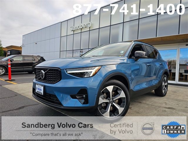 2024 Volvo XC40 Plus Dark Theme