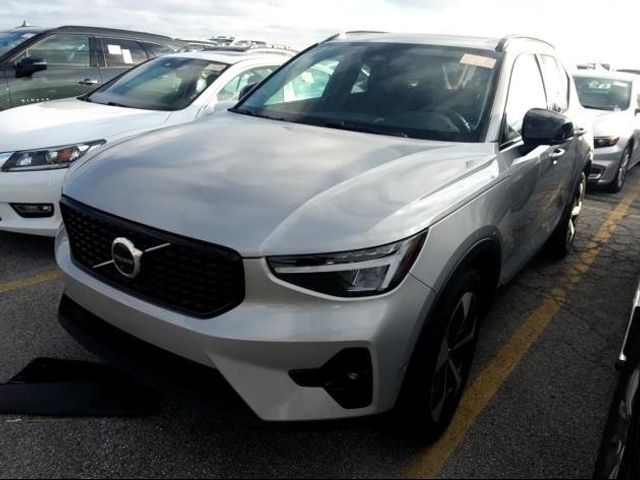 2024 Volvo XC40 Plus Dark Theme