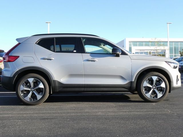 2024 Volvo XC40 Plus Dark Theme