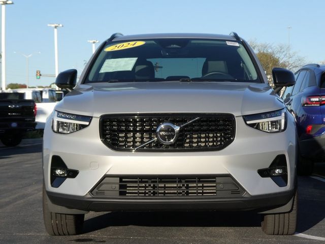 2024 Volvo XC40 Plus Dark Theme