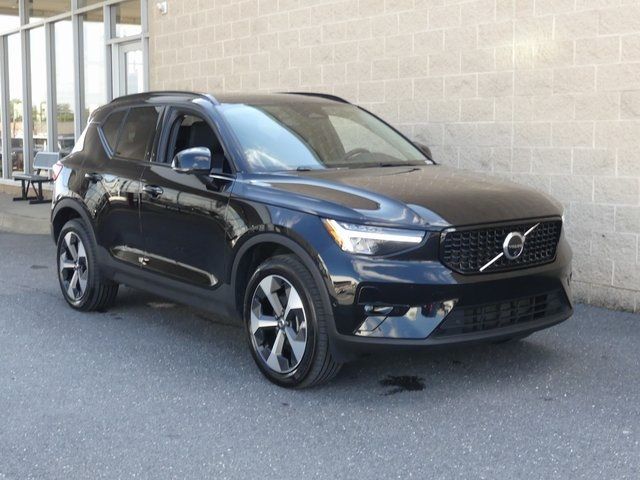 2024 Volvo XC40 Plus Dark Theme