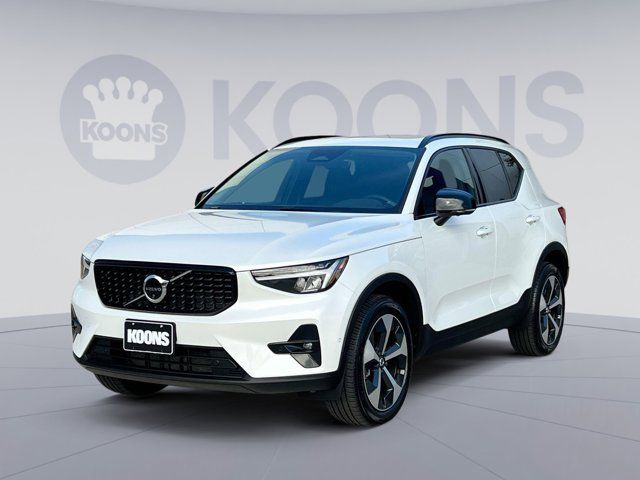 2024 Volvo XC40 Plus Dark Theme