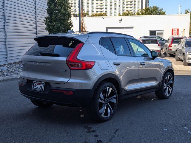 2024 Volvo XC40 Plus Dark Theme