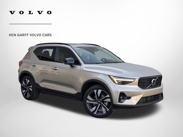 2024 Volvo XC40 Plus Dark Theme