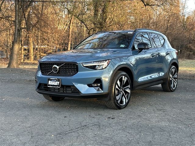 2024 Volvo XC40 Plus Dark Theme