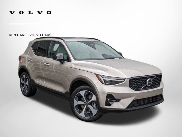 2024 Volvo XC40 Plus Dark Theme