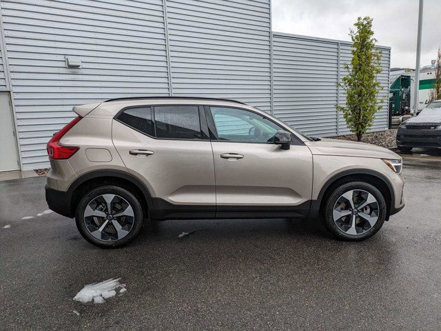 2024 Volvo XC40 Plus Dark Theme